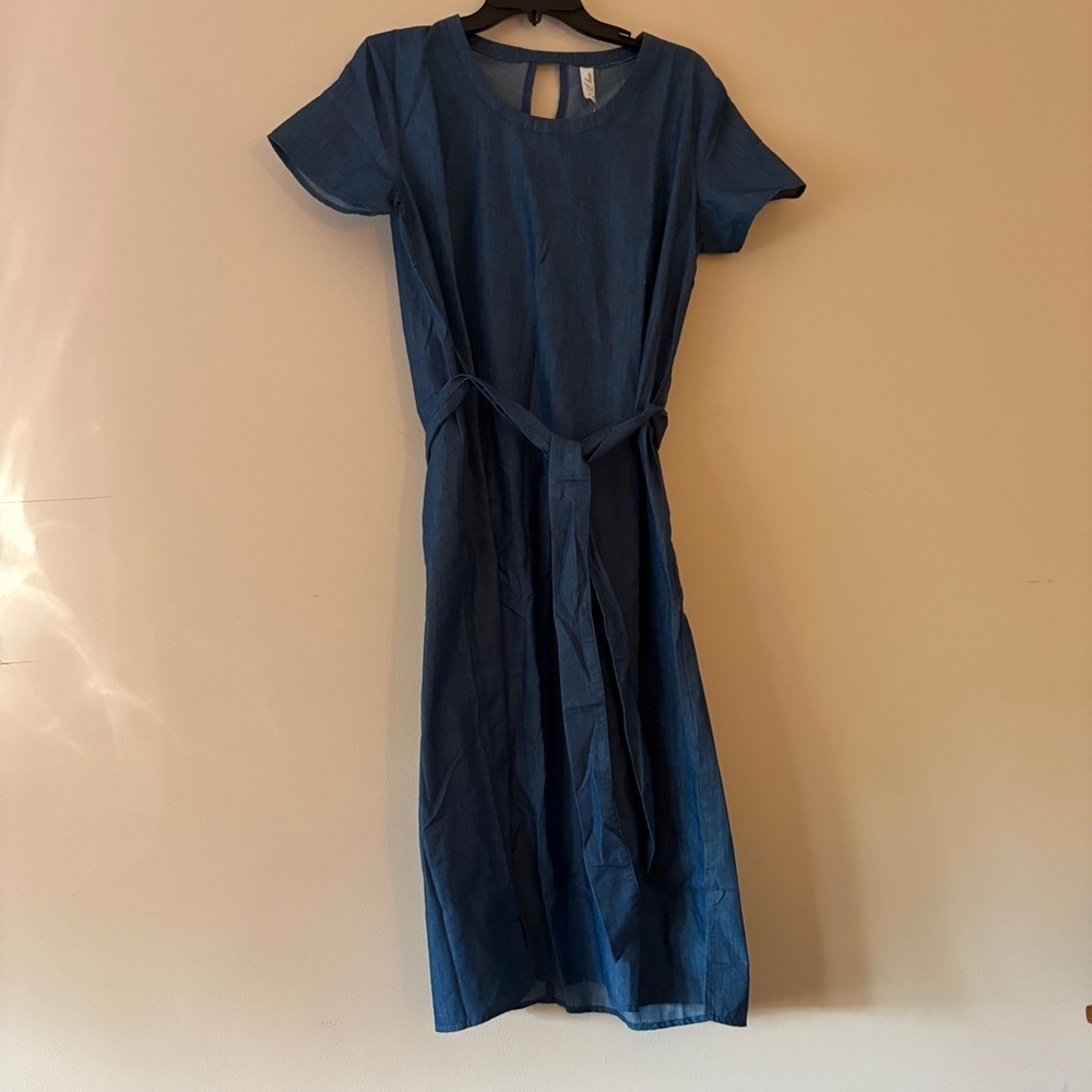 L Love M Blue Chambray Tie Waist Midi Dress Short Sleeve Keyhole Back